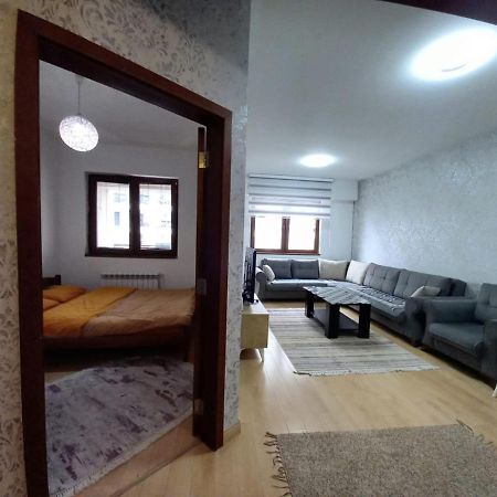 Two Rooms And Kitchen, Bathroom With Balcony Apartment Skopje Ngoại thất bức ảnh