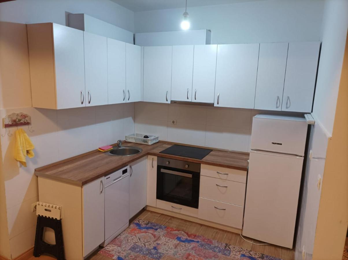 Two Rooms And Kitchen, Bathroom With Balcony Apartment Skopje Ngoại thất bức ảnh