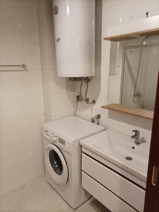 Two Rooms And Kitchen, Bathroom With Balcony Apartment Skopje Ngoại thất bức ảnh