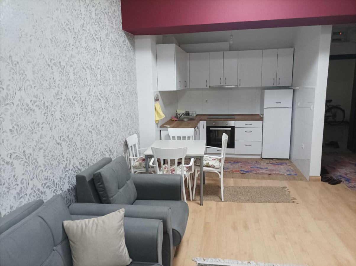 Two Rooms And Kitchen, Bathroom With Balcony Apartment Skopje Ngoại thất bức ảnh