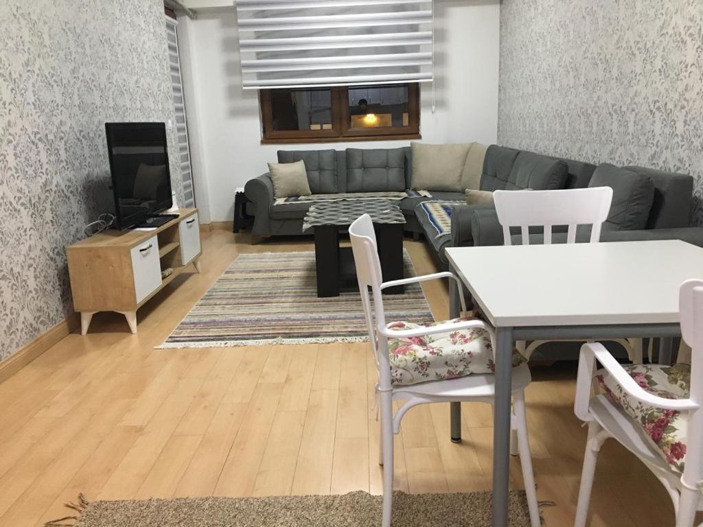 Two Rooms And Kitchen, Bathroom With Balcony Apartment Skopje Ngoại thất bức ảnh