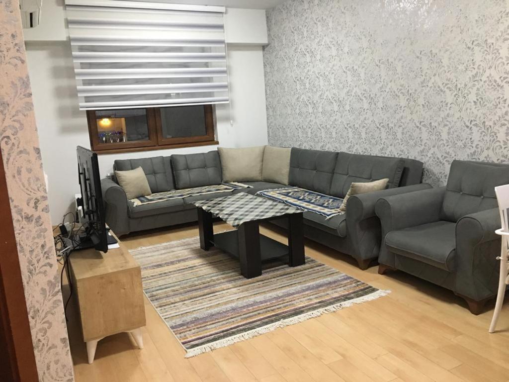 Two Rooms And Kitchen, Bathroom With Balcony Apartment Skopje Ngoại thất bức ảnh