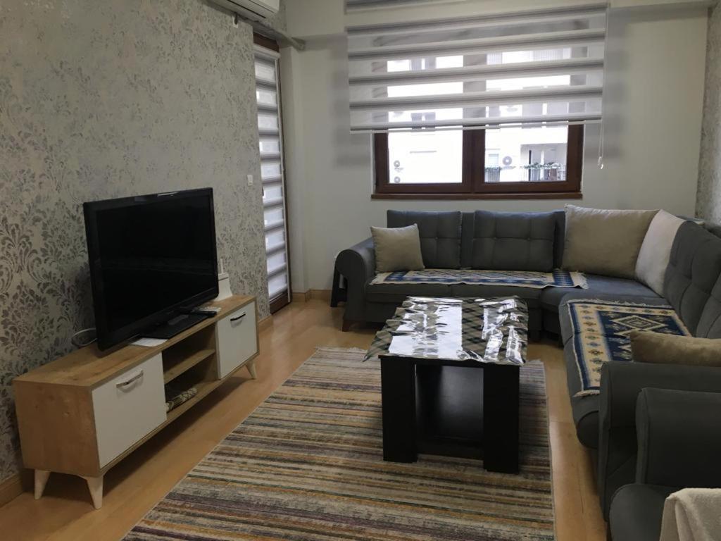 Two Rooms And Kitchen, Bathroom With Balcony Apartment Skopje Ngoại thất bức ảnh