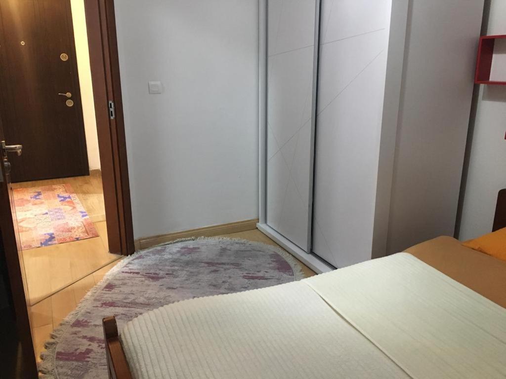 Two Rooms And Kitchen, Bathroom With Balcony Apartment Skopje Ngoại thất bức ảnh