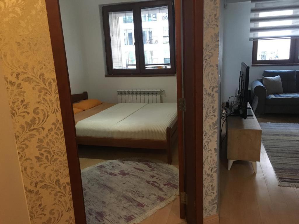 Two Rooms And Kitchen, Bathroom With Balcony Apartment Skopje Ngoại thất bức ảnh