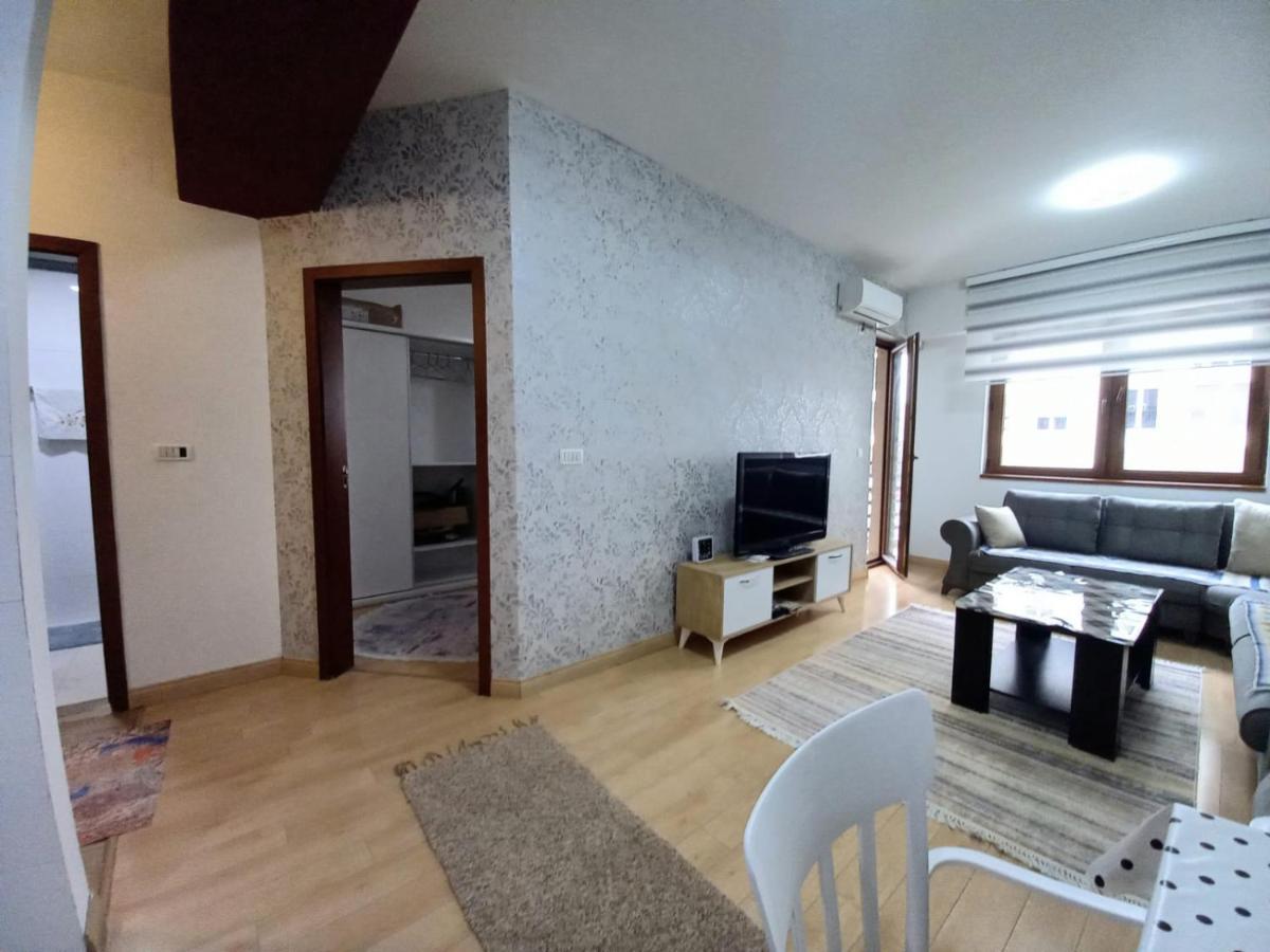 Two Rooms And Kitchen, Bathroom With Balcony Apartment Skopje Ngoại thất bức ảnh