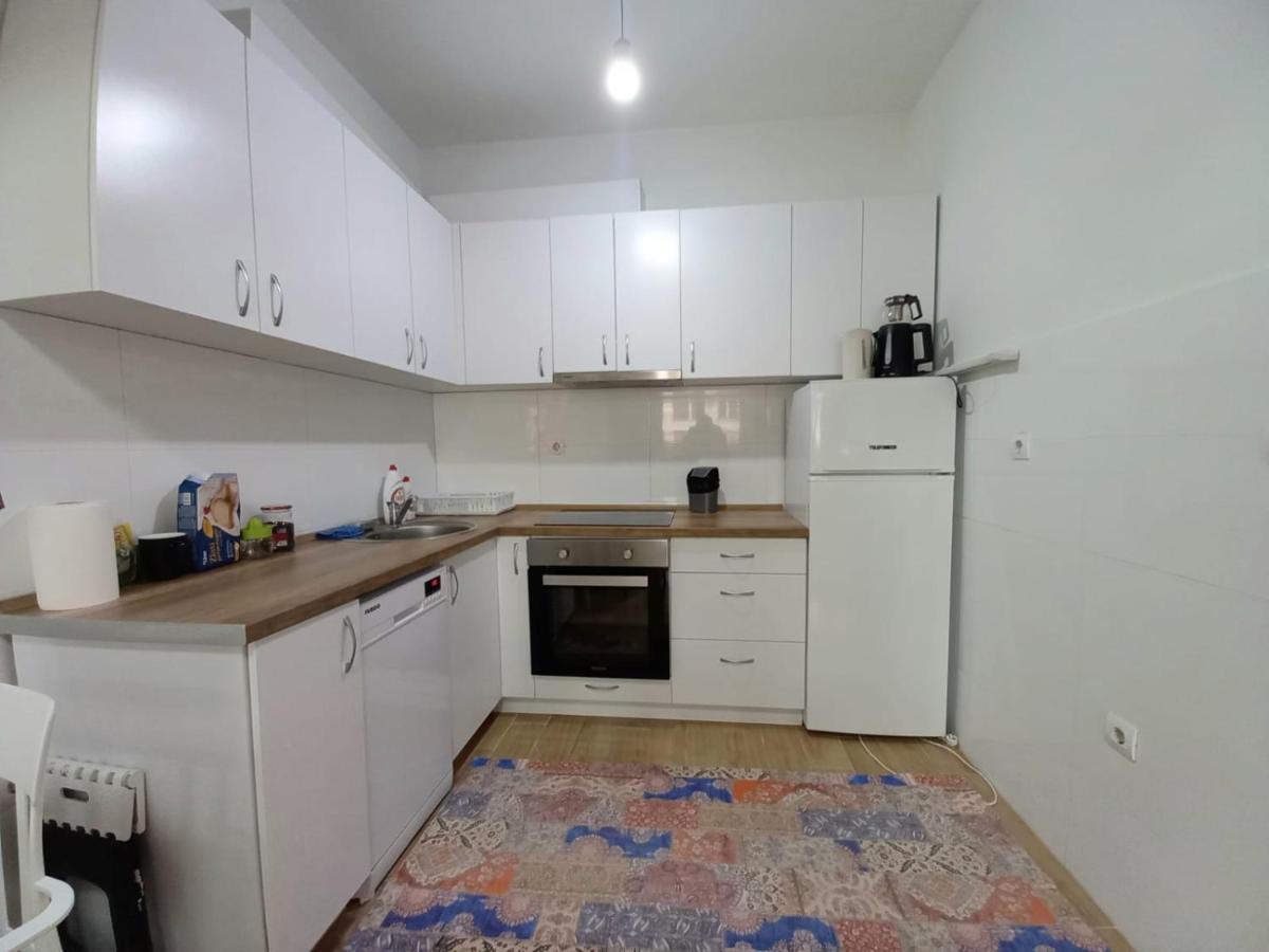 Two Rooms And Kitchen, Bathroom With Balcony Apartment Skopje Ngoại thất bức ảnh
