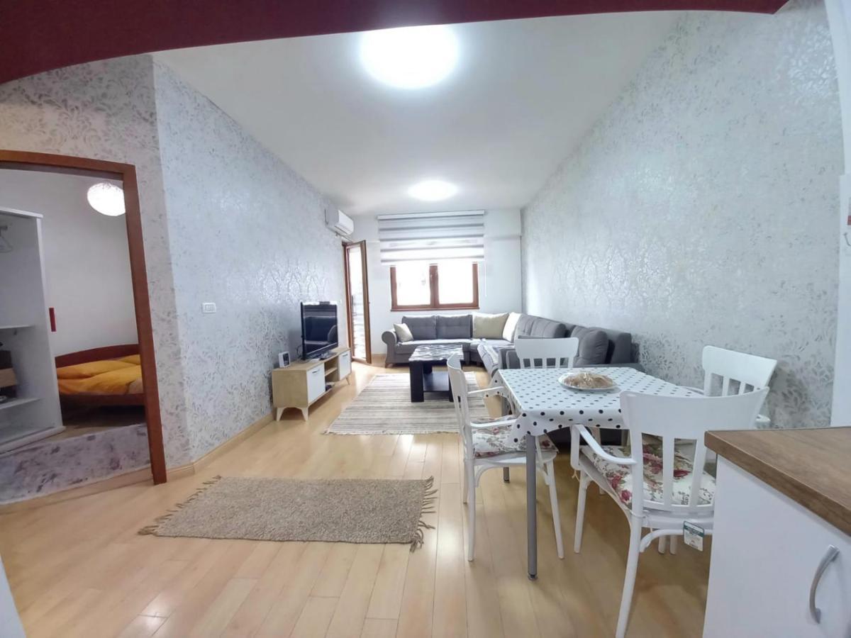 Two Rooms And Kitchen, Bathroom With Balcony Apartment Skopje Ngoại thất bức ảnh