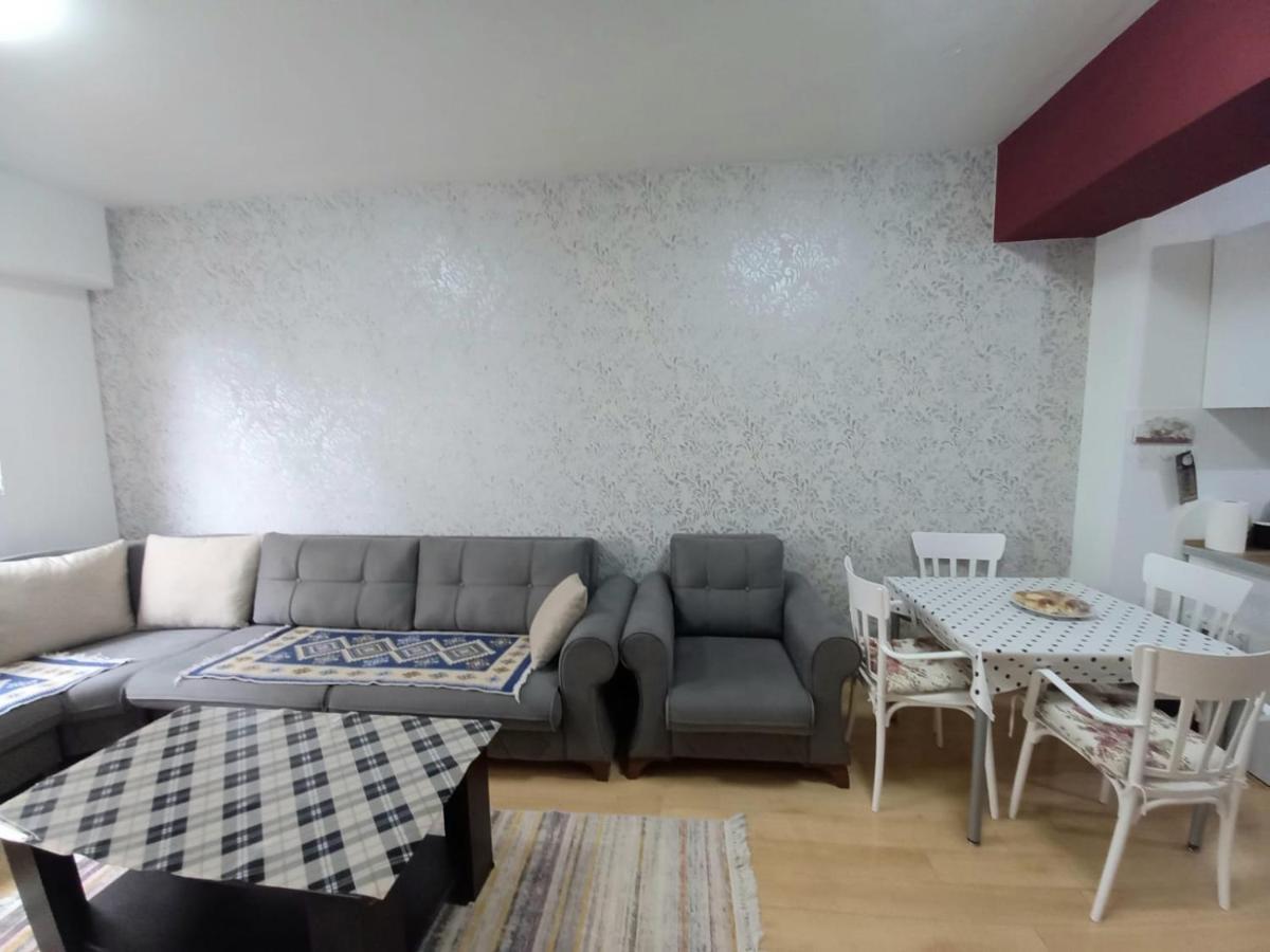Two Rooms And Kitchen, Bathroom With Balcony Apartment Skopje Ngoại thất bức ảnh