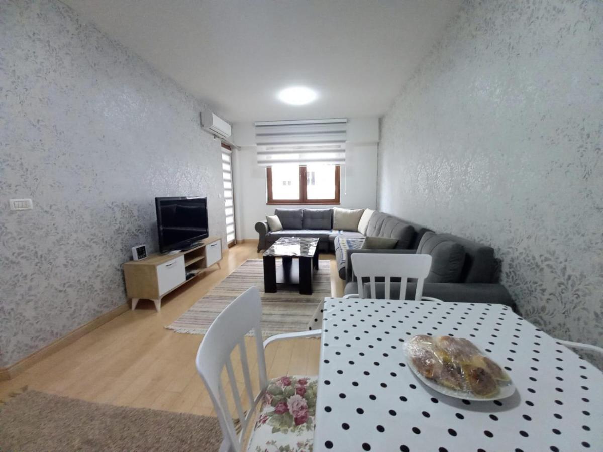 Two Rooms And Kitchen, Bathroom With Balcony Apartment Skopje Ngoại thất bức ảnh