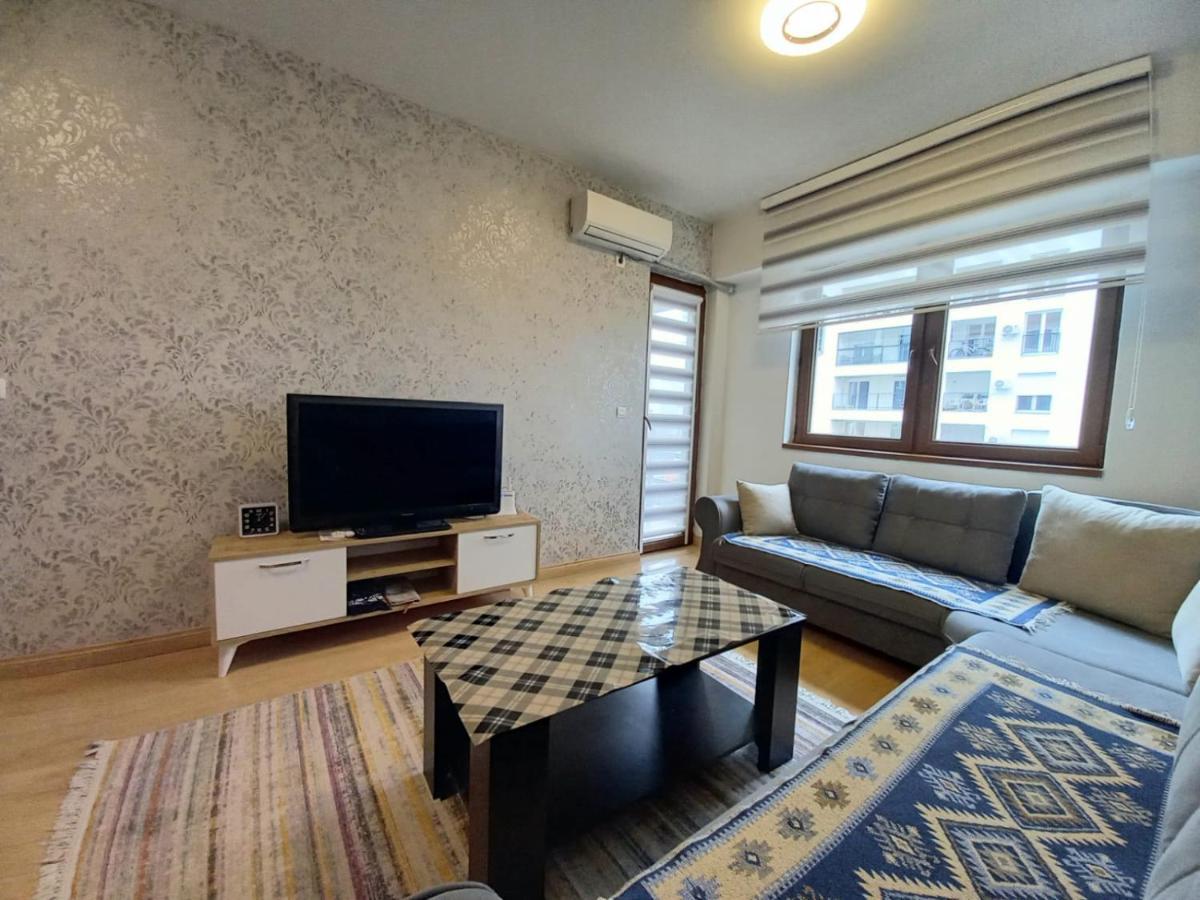 Two Rooms And Kitchen, Bathroom With Balcony Apartment Skopje Ngoại thất bức ảnh