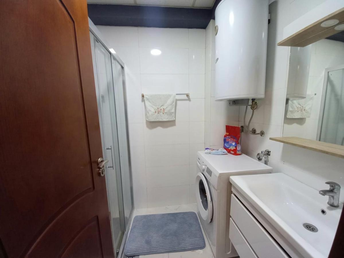 Two Rooms And Kitchen, Bathroom With Balcony Apartment Skopje Ngoại thất bức ảnh